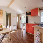 Nina's Mobilhome Am Europa Park 营地 3*